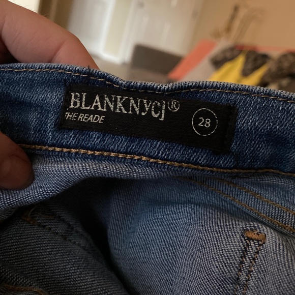 BlankNYC frayed bottom jeans - Picture 3 of 3